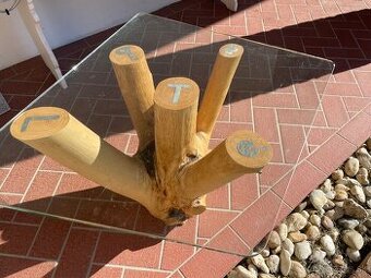 Jedinečný dizajnový stolík