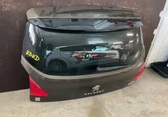 Peugeot 3008 - kufr. dveře.
