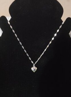 jemná strieborná retiazka