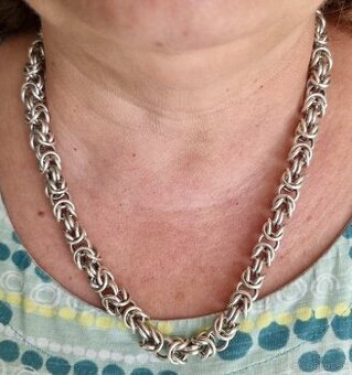 Strieborná retiazka, kráľovský vzor.