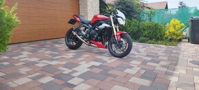 Triumph Street Triple 675 s quickshifterom a Racefit výfukom