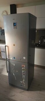 Kombinovama chladnicka a mraziaci box