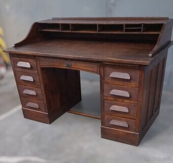 Staroẓ̌itný pisací stôl