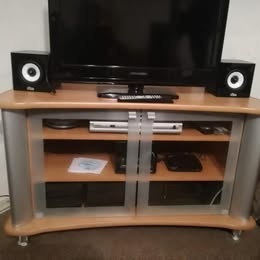 Skrinka pod televizor