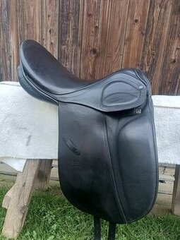 Krásné drezurní široké sedlo Stubben