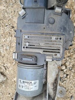 Motorček predných stieračov VW Touareg 7l