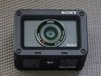 Predám kameru/ fotoaparát Sony RX0 II Creator Kit - ako nová