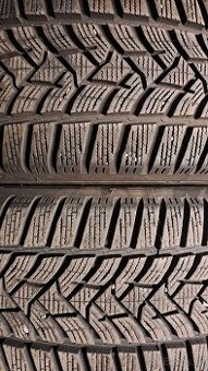 Predám 2ks pekné zimné 205/55r17-95V Dunlop