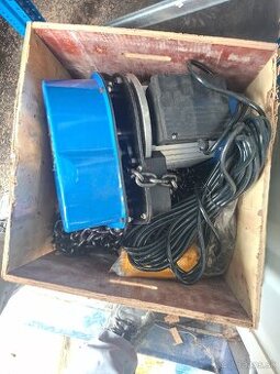 Predám elektrický zdvihák s nosnosťou 3 tony.