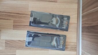 Chrániče kolien, zásobníky