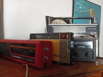 Predám zbierku starých sovietskych rádií