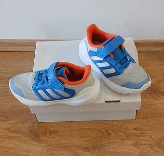 Tenisky adidas č.32