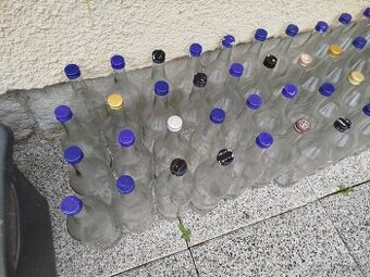 Fľaše sklenené 1 L číre s vrchnákom predám.