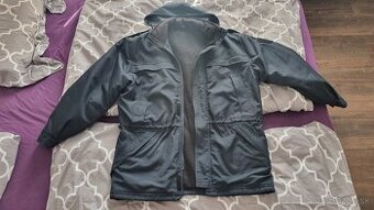 Zateplený kabát s kapucňou