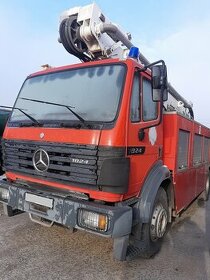 Mercedes špeciálne hasičské vozidlo