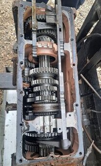 PLAZIVA PREVODOVKA TRAKTOR ZETOR ULOZENKA MINIMALNE POUZIVAN