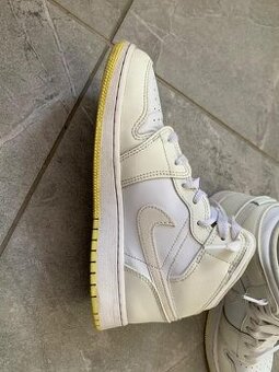Air Jordan 1 mid