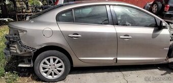 RENAULT FLUENCE 1.6 2015 predám DVERE, SVETLO, BOČNÉ DVERE,