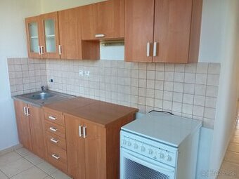 Na predaj veľký 3 izb.byt s balkónom v peknom prostredí - 1