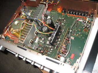 predam zosilovac marantz pm 8200