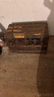 Starožitny lodný kufor