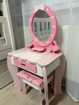Kozmetický stolík