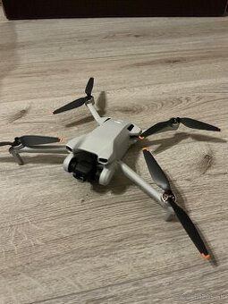 Dron DJI Mini 3