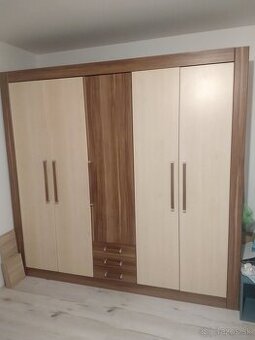 Šatníková skriňa