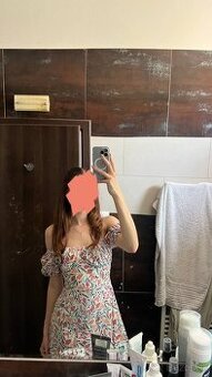 Krásne letné kvetinové šaty, veľkosť S