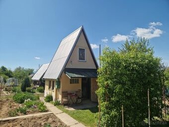 Na predaj murovanú chatu so záhradou v meste Prievidza.