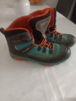 Nepremokavé znackove topánky