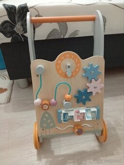 Detské drevené chodítko