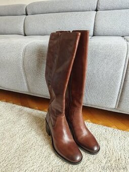 Nové kožené čižmy Baťa, 38