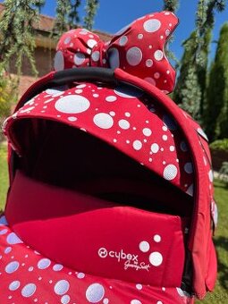 Vanicka a vajicko by Jeremy Scott