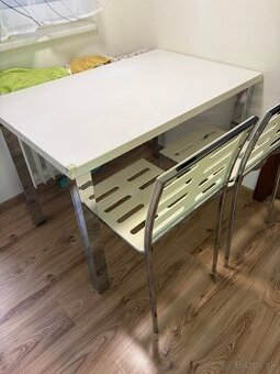 predam kuchynsky stol a stolicky