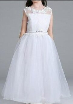 Šaty prijímanie nové rôzne veľkosti  a modely v ponuke