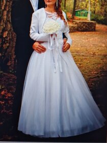 Svadobne šaty  a pozostatky zo svadby