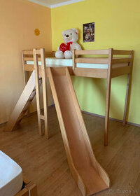 Masívna detská posteľ so šmýkalkou - 1