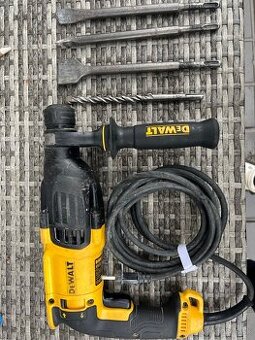 Dewalt kombinovane kladivo D25133 qs