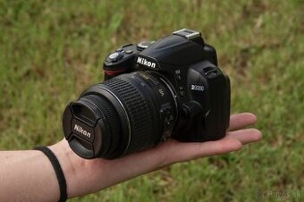 Nikon D3000 + objektív 18-55mm