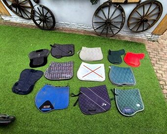 Podsedlovky rôzne značky