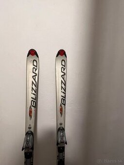 Predám lyže spolu s lyžiarkami