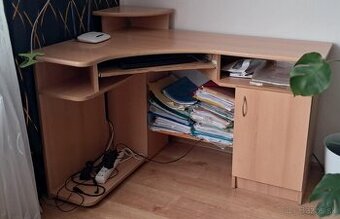 Pocitacovy stolik + stolicka