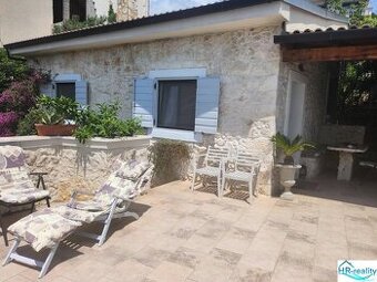 Rogoznica (HR) - Tradičný kamenný dom priamo pri mori  ☀