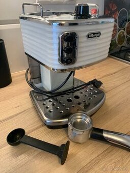 Pákový kavovar Delonghi