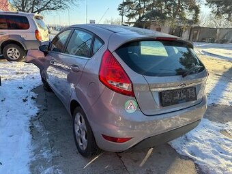 Diely Ford fiesta MK7 dvere kufor svetlo motor 1.2