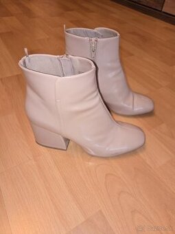 Kotnikove topanky veľ.39