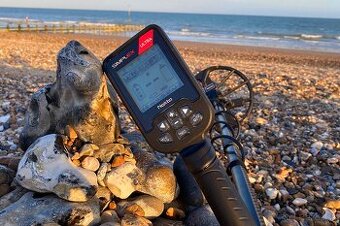 Predám úplne nový vodotesný profesionálny detektor kovov