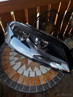 VW passat b7 svetlomet pravý