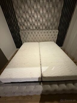 Chesterfield manželská posteľ